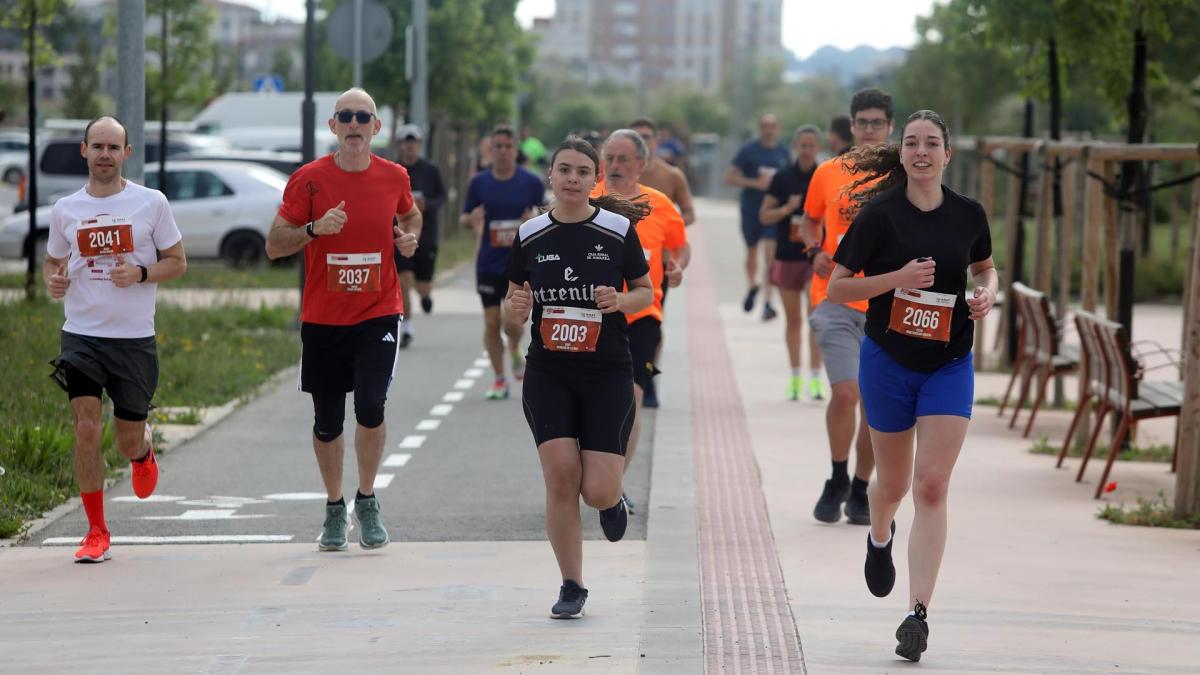 <![CDATA[El Cross Solidario Memorial J.J. Esparza reúne a casi un millar de corredores en la Txantrea]]>