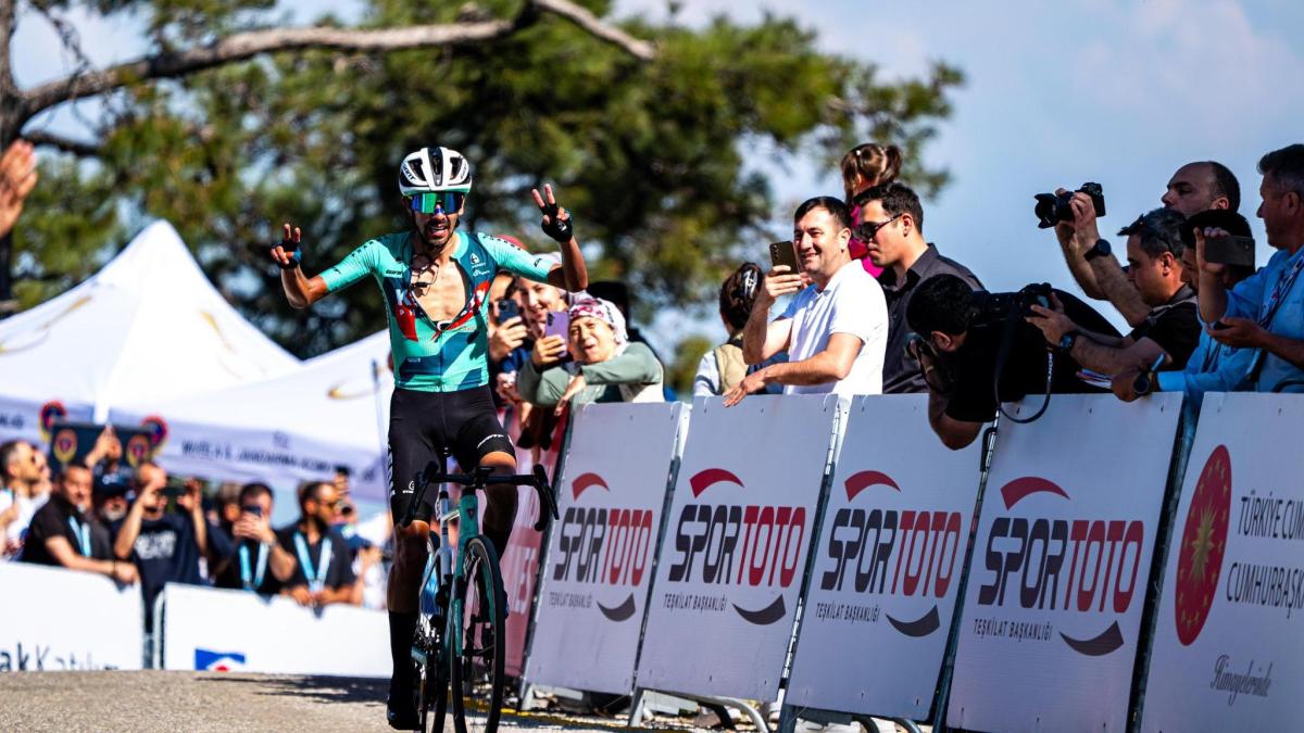 <![CDATA[El milagro del colombiano Iván Sosa en el Kern Pharma]]>