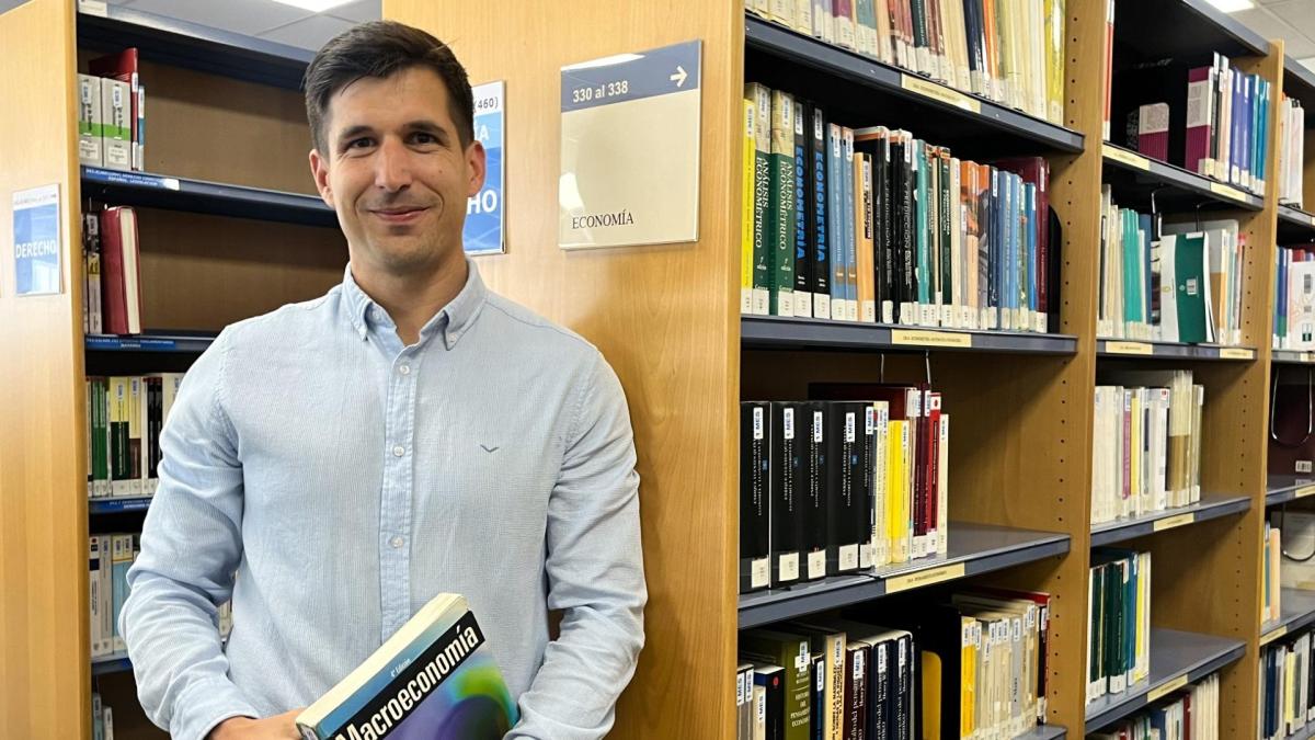 <![CDATA[El pamplonés Ion Donalisio Artieda, premio al mejor expediente de la UNED, con un 8,9 en Economía]]>