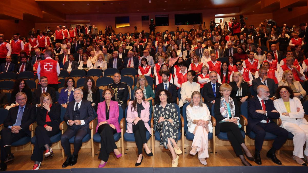<![CDATA[La reina Letizia en el Museo de la Universidad de Navarra: un aperitivo repleto de fotos]]>