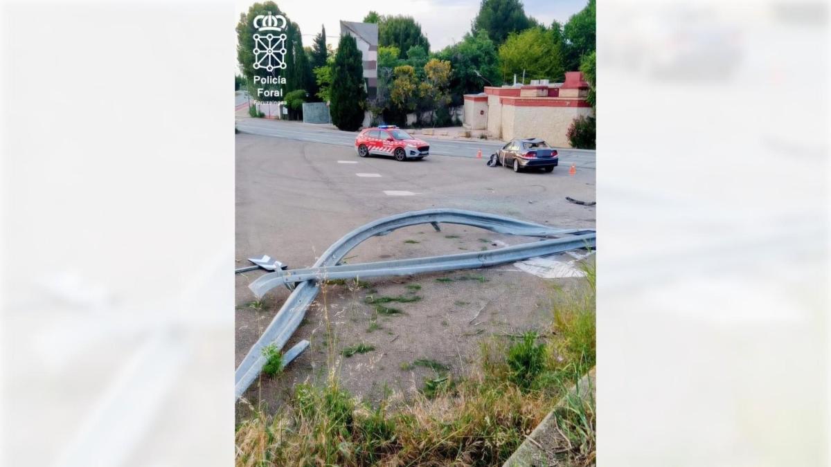 <![CDATA[Da varias vueltas de campana en Fontellas, colisiona contra un coche estacionado y da positivo en drogas]]>