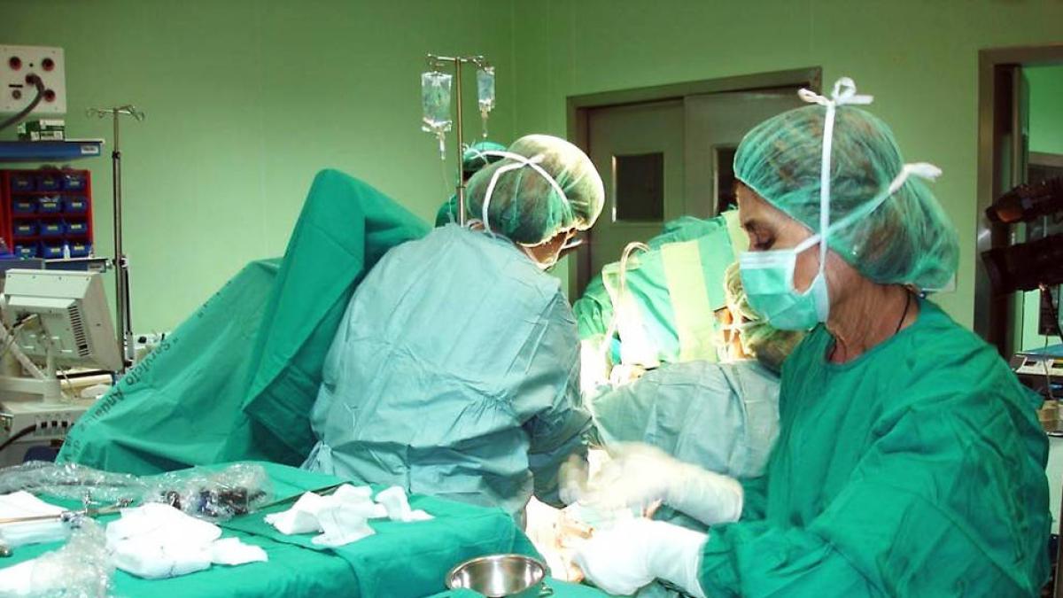 <![CDATA[Casi el 90% de cirujanos plásticos detectan un aumento de intervenciones tras el auge de los fármacos para perder peso]]>