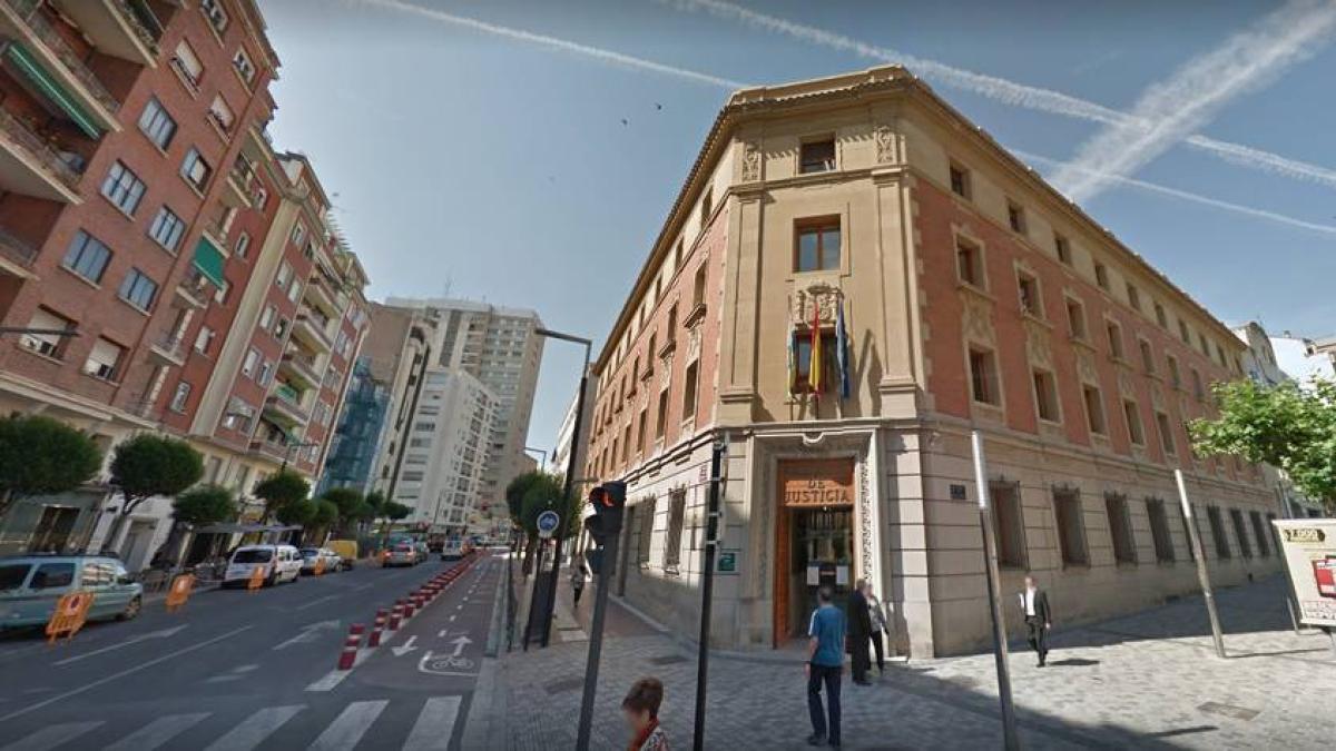 <![CDATA[Exentrenador del Varea niega abusos y enmarca conversaciones con menores como "un simple vacile de vestuario de fútbol"]]>