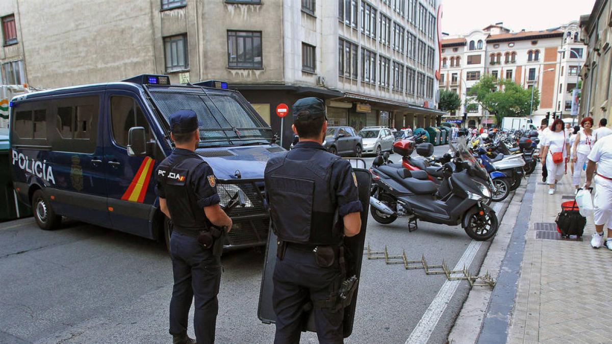 <![CDATA[Condenado por agredir a dos policiales nacionales en una intervención en las inmediaciones de una discoteca de Pamplona]]>