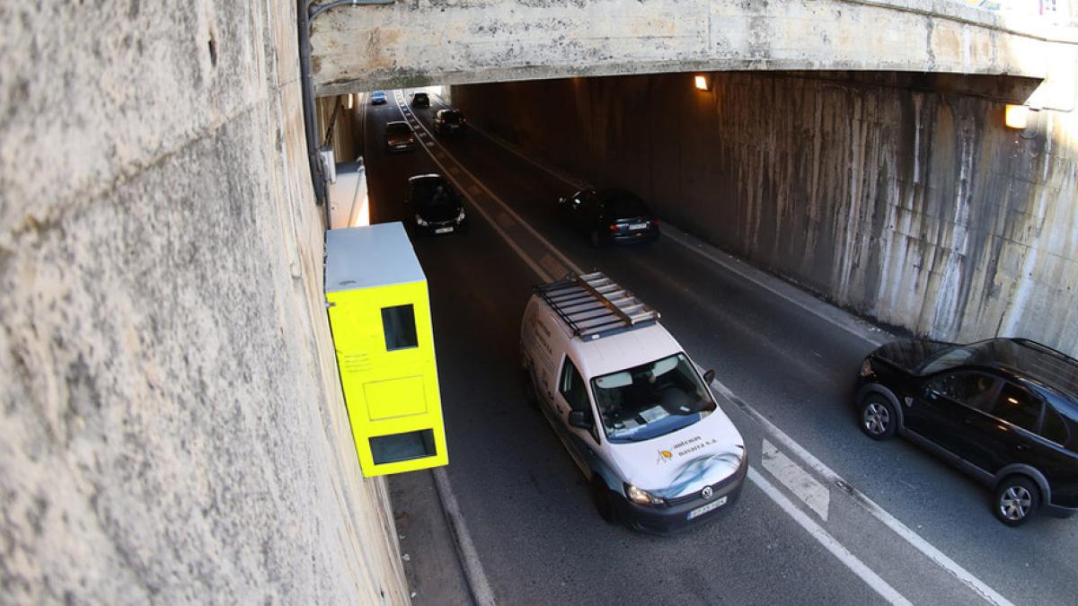 <![CDATA[Uso del móvil al volante, giros indebidos... Los nuevos radares de Pamplona no solo controlarán la velocidad]]>
