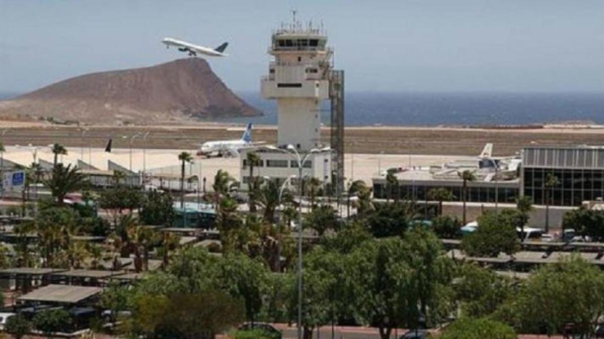 <![CDATA[El aeropuerto de Tenerife Norte recupera la normalidad tras desalojarse la zona de embarque por un incendio]]>