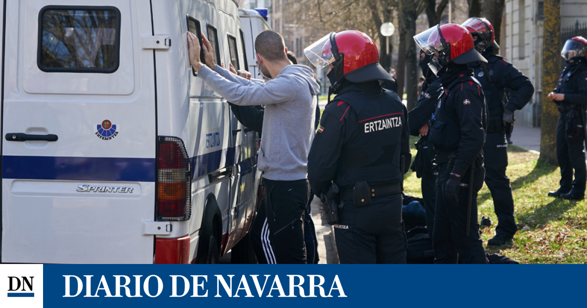 La Ertzaintza detiene a 34 jóvenes por incidentes durante la huelga estudiantil convocada en Euskadi