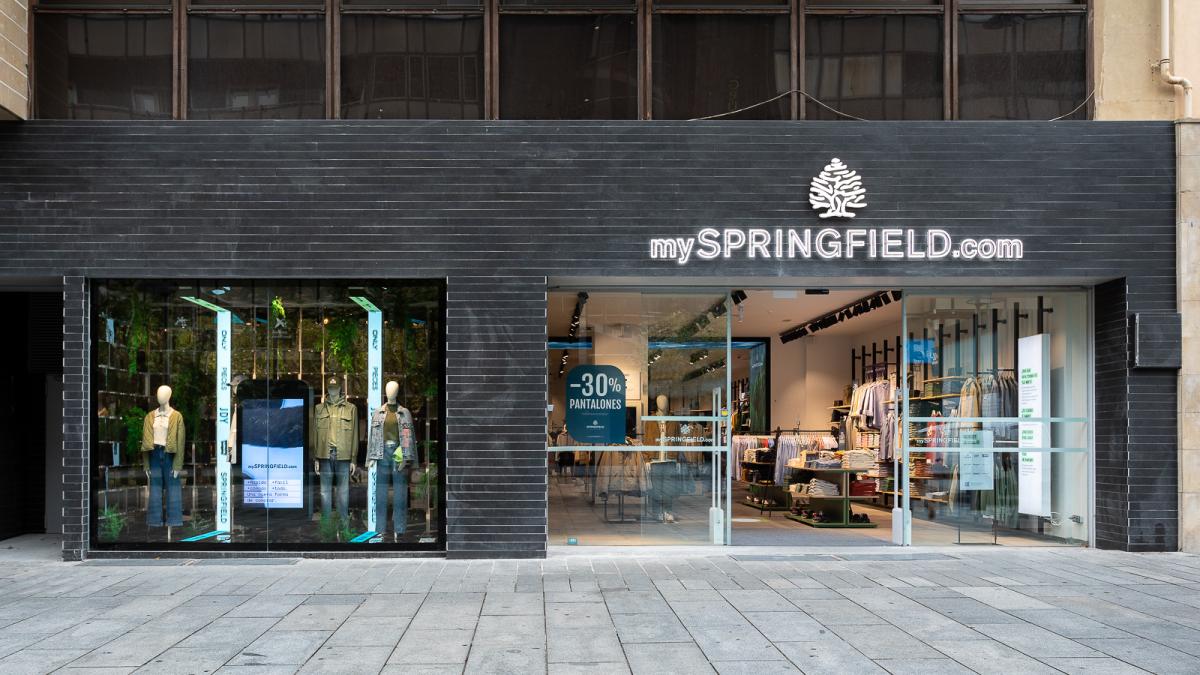 Así es la reapertura de la nueva tienda de Springfield en Carlos III de ...
