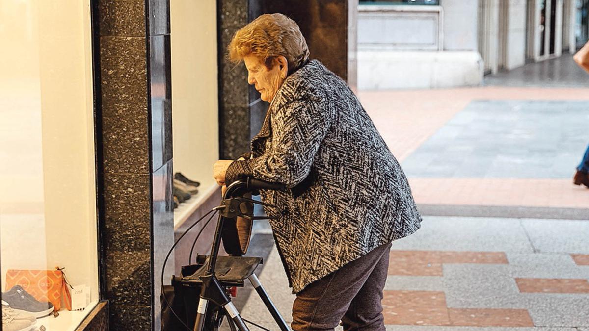 <![CDATA[Golpe de hasta 400 euros en la pensión máxima a los que se prejubilen este año]]>