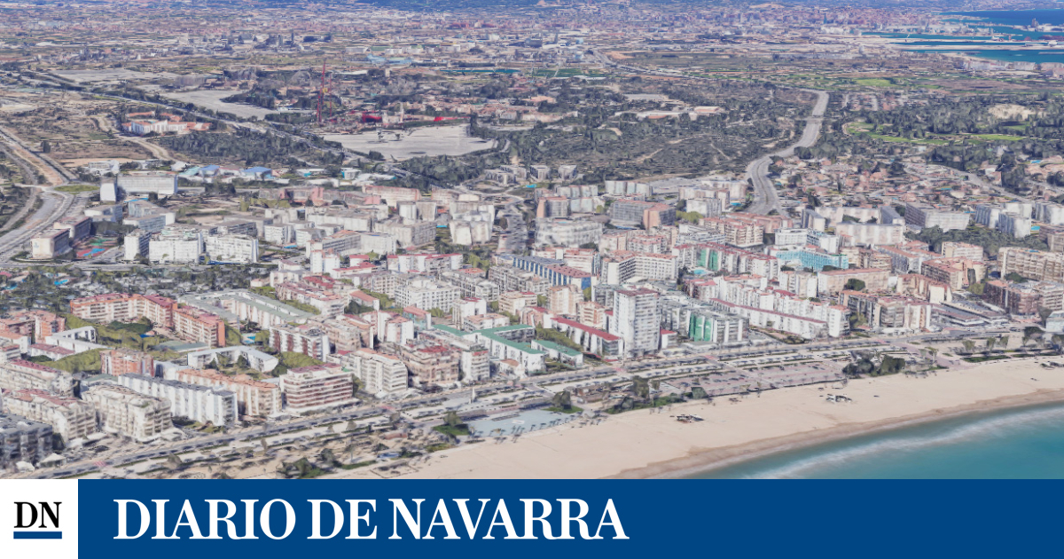 Rescatan a una joven de 19 años que se estaba ahogando en una playa de Salou tras haber entrado al mar bajo los efectos del acohol