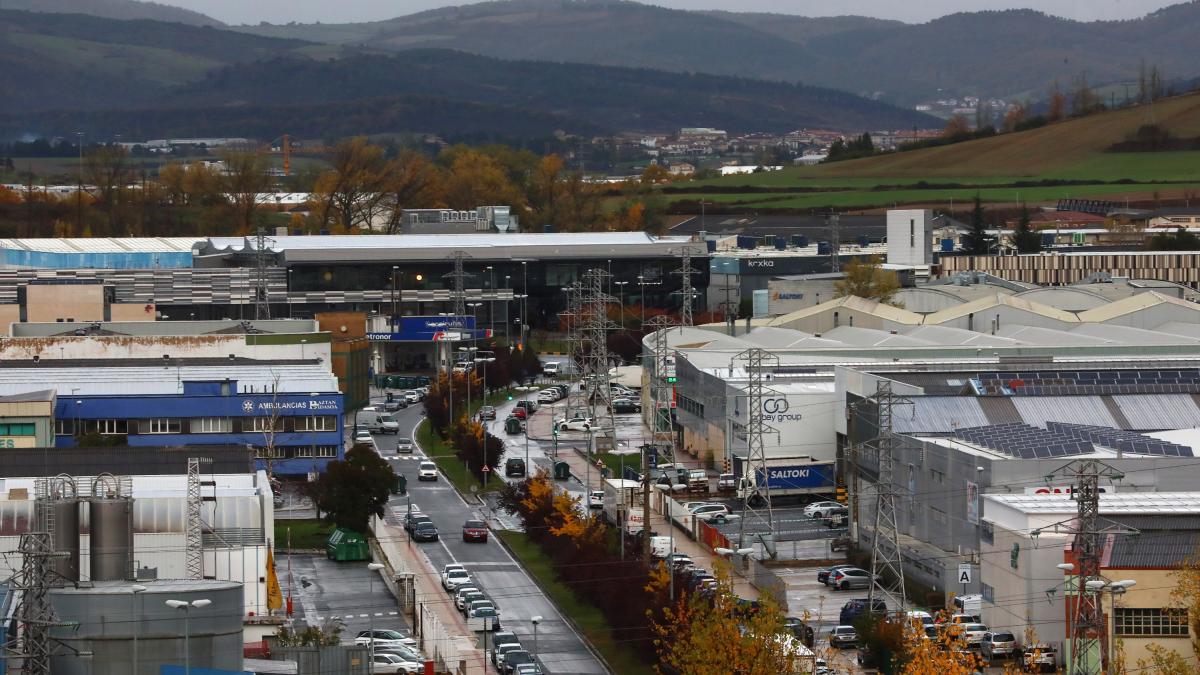 <![CDATA[La industria navarra pierde empuje y su peso en el PIB baja por primera vez del 27%]]>