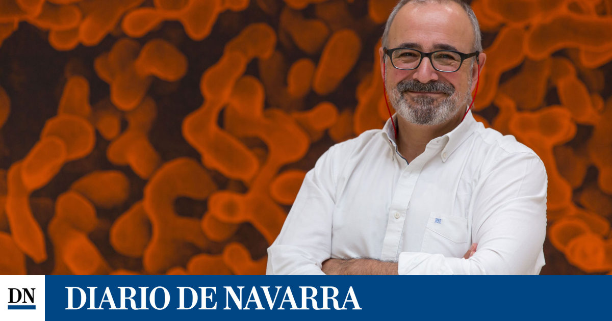 Ignacio López-Goñi, catedrático de la Universidad de Navarra: "Cuando nos alimentamos, estamos alimentando también a nuestra microbiota"