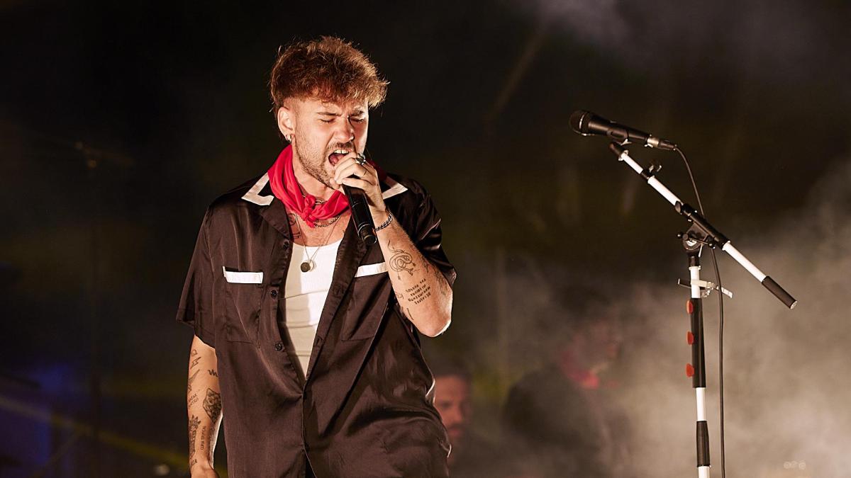 <![CDATA[Dani Férnandez, que tiene previsto actuar en Pamplona el próximo sábado, intervenido tras caerse en un concierto en Valencia]]>