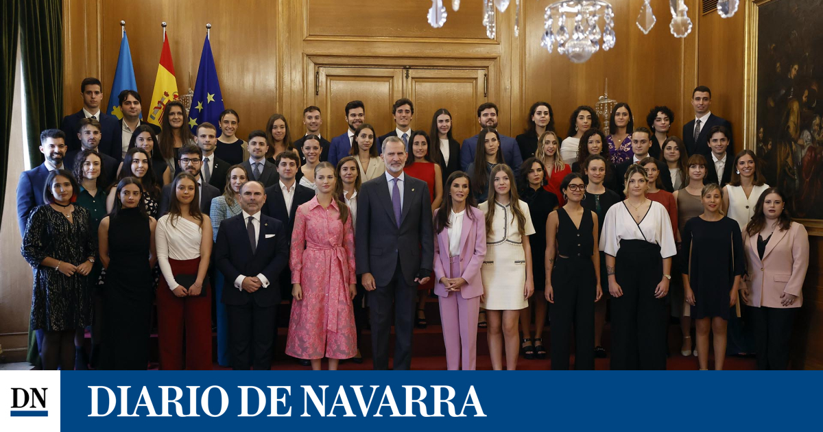 La Princesa Leonor Entrega Las Insignias A Los Galardonados Con Los ...