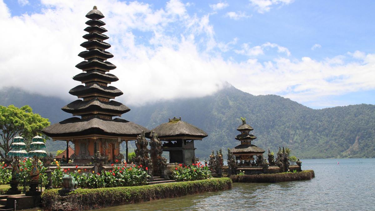 <![CDATA[Cuatro españoles, dos de ellos niños, desaparecidos tras el naufragio de una embarcación en Bali]]>