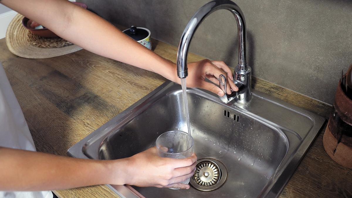 <![CDATA[La OCU lo tiene claro: el agua de mejor calidad se bebe en Pamplona]]>