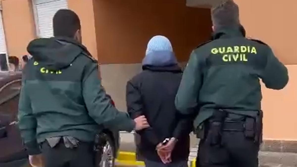 Detenido un joven de 20 años por robar en seis vehículos y viviendas de ...