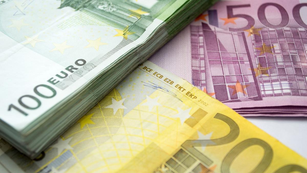 <![CDATA[España eleva un 5,3% su número de ricos, hasta los 260.000, por las alzas de la Bolsa y la vivienda]]>