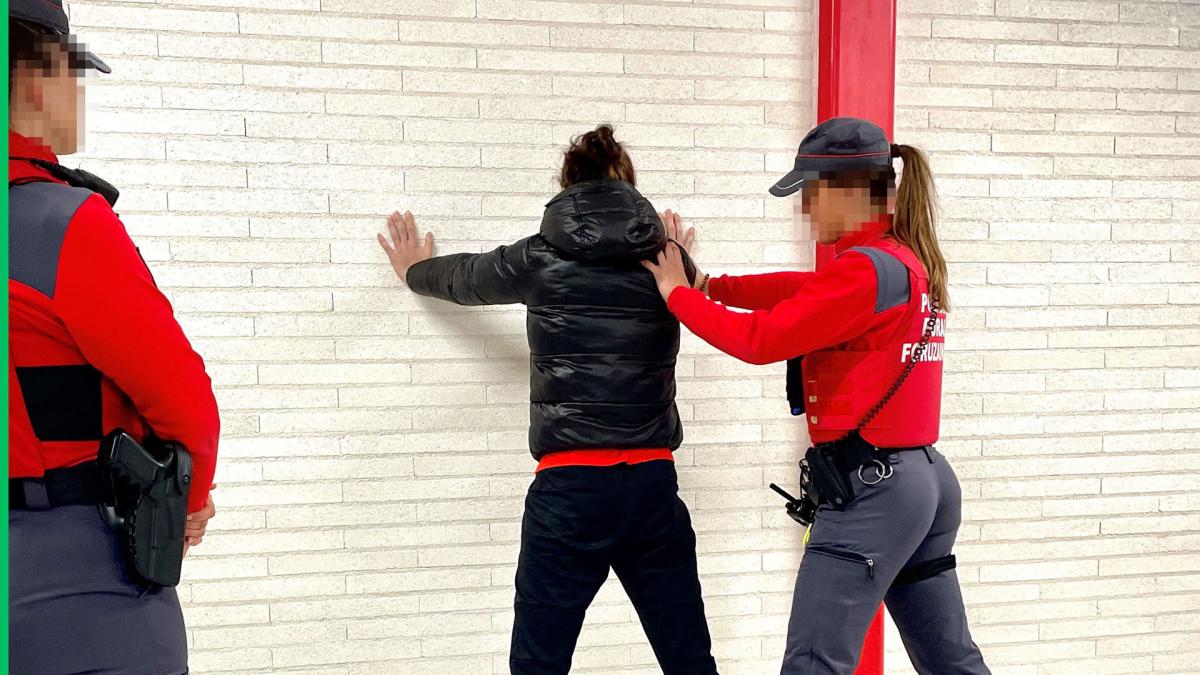Detenidos por hurto un hombre y una mujer mediante el método del abrazo ...