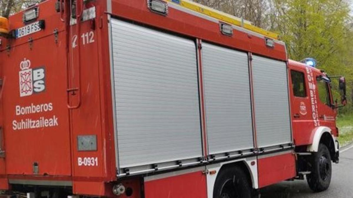 <![CDATA[Un trasladado por inhalación de humo en un incendio en la cocina de un bar de San Adrián]]>