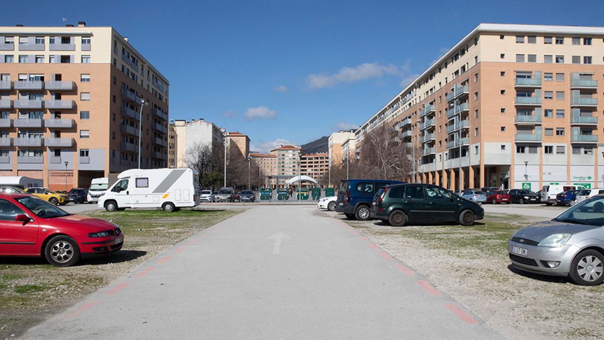 Últimos pasos para terminar el paseo Anelier en el barrio de la Rochapea