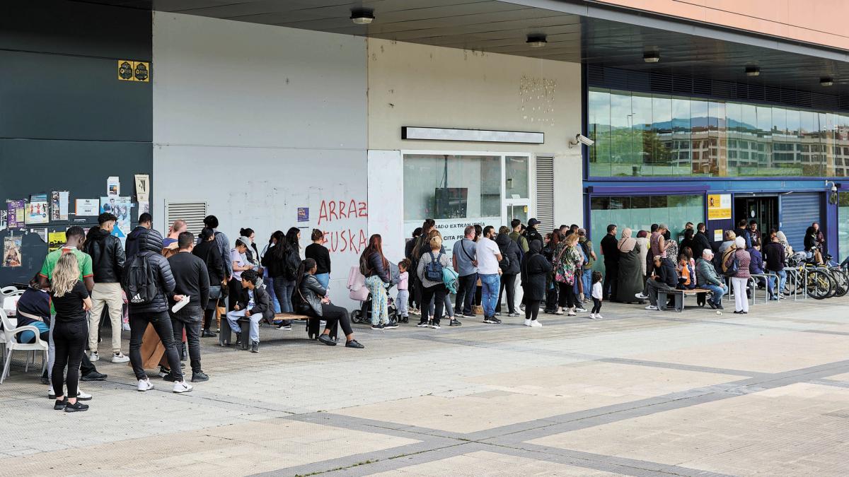 <![CDATA[Suben un 30% las solicitudes de extranjeros para residir en Navarra]]>