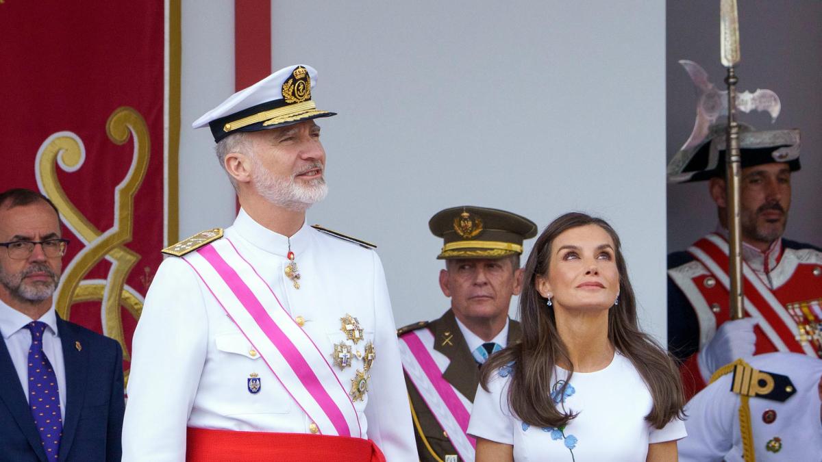 <![CDATA[El rey cobrará este año 4.300 euros más, hasta los 290.000 euros, y la reina, 160.000]]>