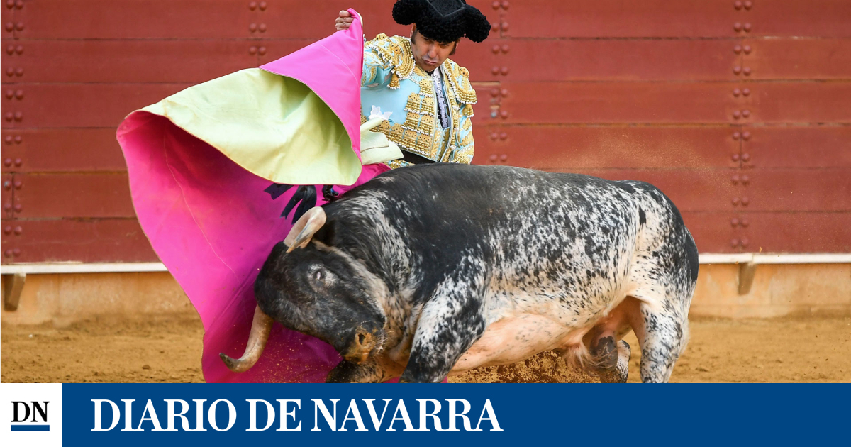 Ovación sin premio para un Morante de la Puebla arrollado y con problemas de visión en Santander