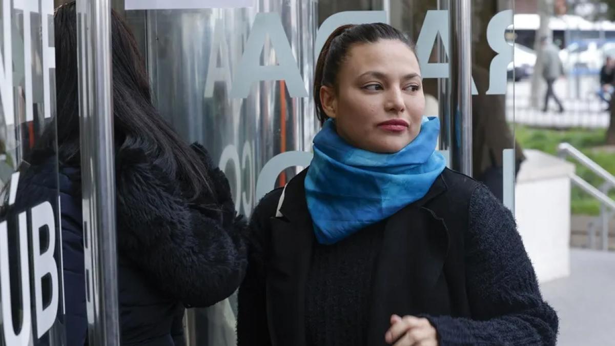 <![CDATA[Elisa Mouilaá cambia de parecer y decide seguir adelante con la causa contra Errejón]]>