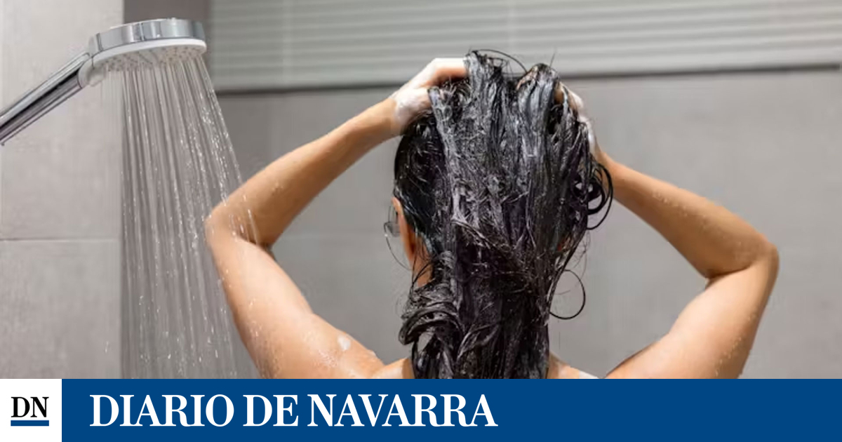 ¿Es mejor ducharse por la mañana o por la noche? Una microbióloga da la respuesta