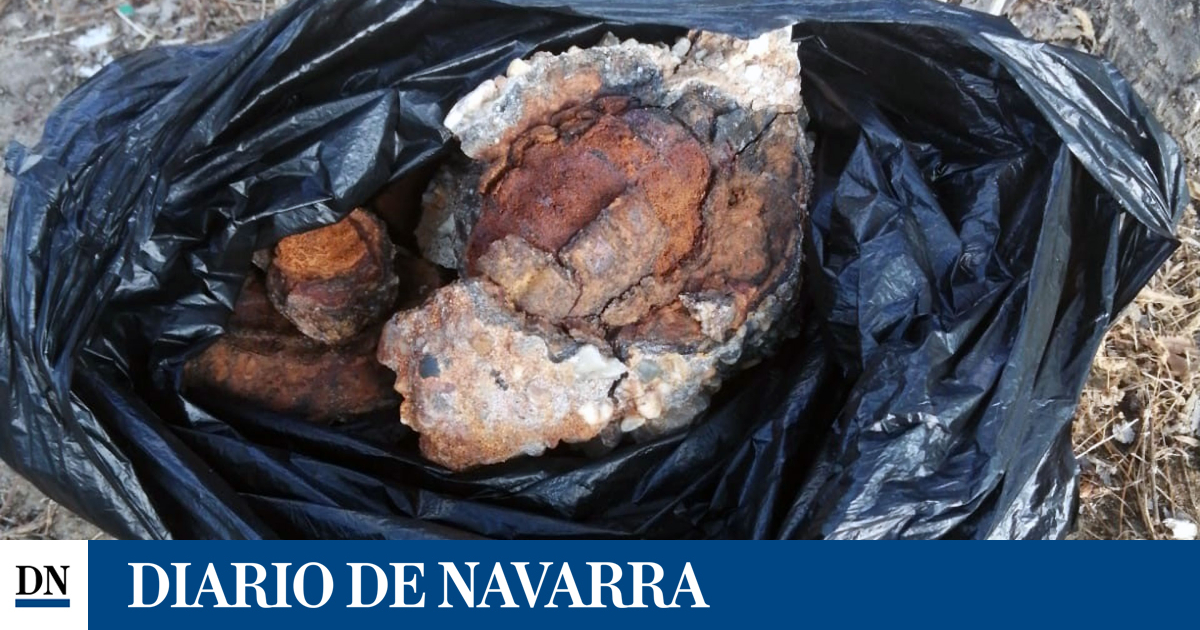 Una niña recoge una piedra en una playa y resulta ser una granada