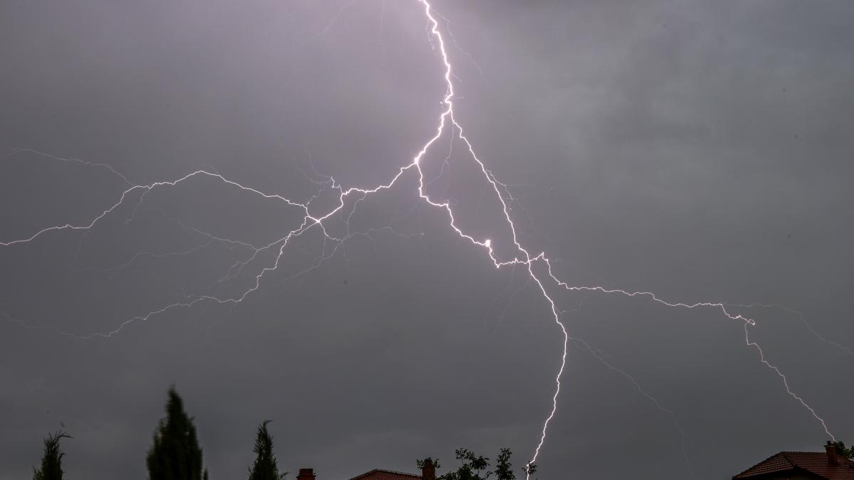 <![CDATA[Aviso amarillo por tormentas y granizo este domingo en el centro y Ribera de Navarra]]>