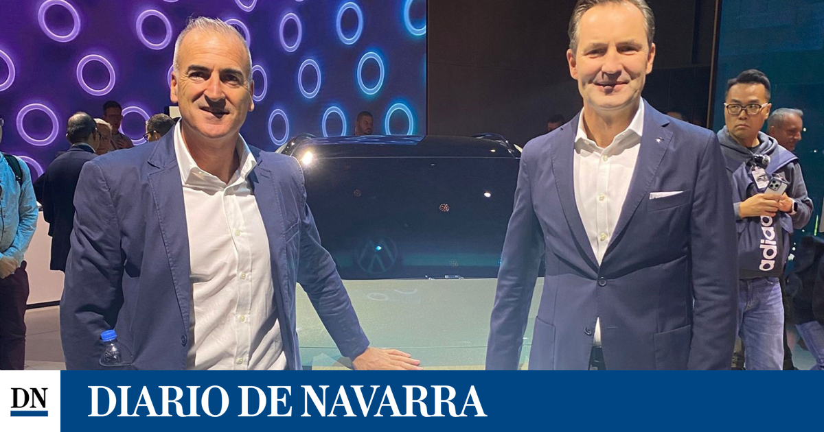 Thomas Schäfer, máximo resposable de la marca Volkswagen, está en Landaben para comprobar la adaptación al coche eléctrico