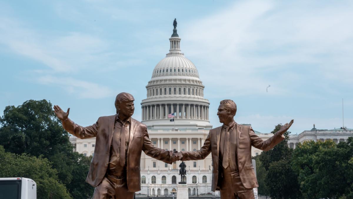 <![CDATA[Nuevos correos electrónicos de Epstein podrían revelar más vínculos con Trump]]>