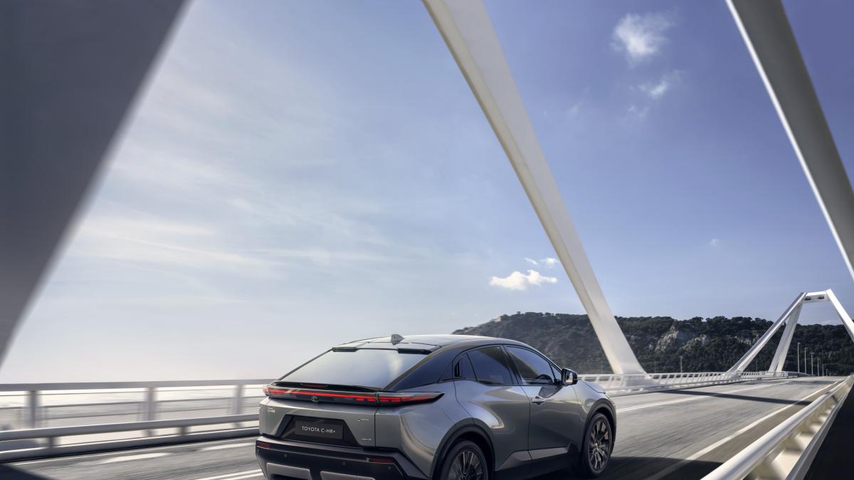 <![CDATA[Los coches eléctricos más vendidos en España en marzo de 2026: un SUV japonés da la sorpresa en la 'dictadura' de Tesla]]>