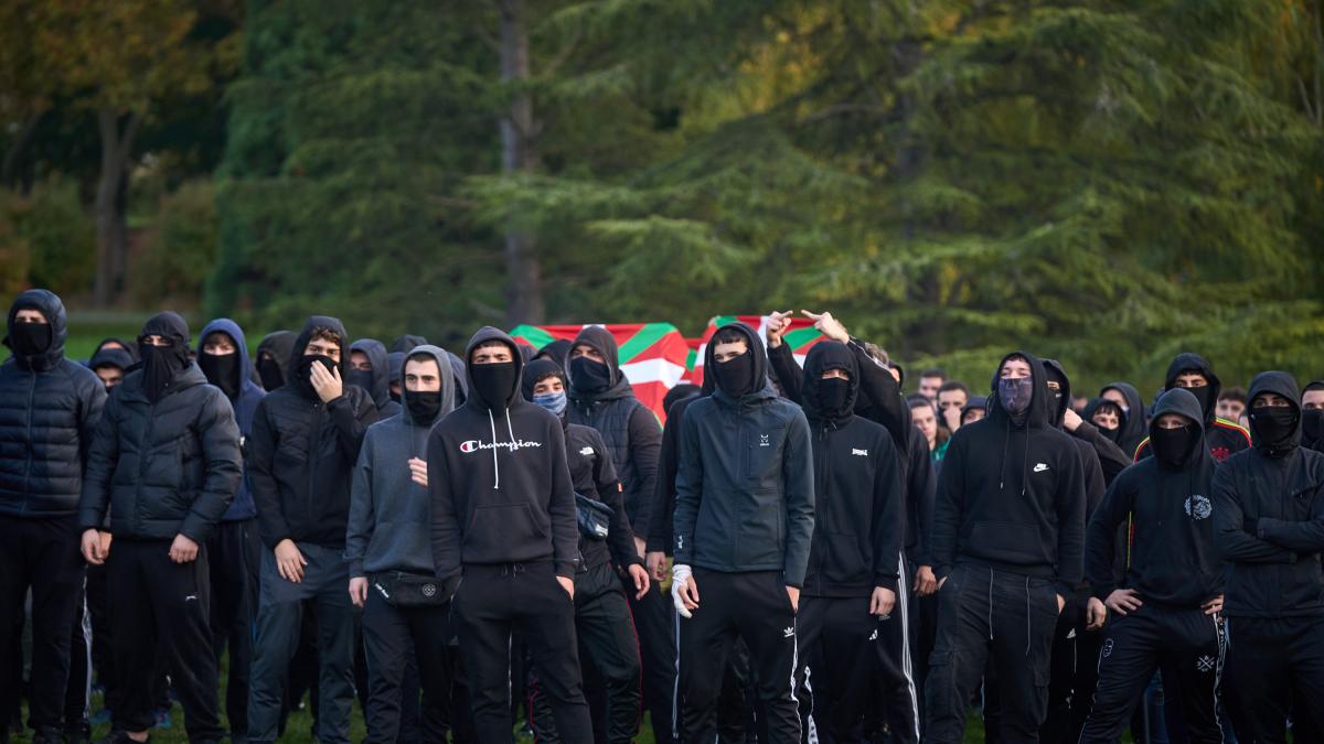 <![CDATA[Los chicos que se visten de negro y no es porque estiliza]]>