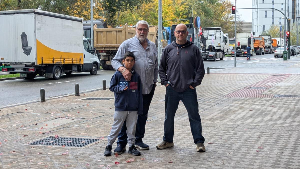 <![CDATA[Dos de los camioneros en la protesta: "No les importamos una mierda a los que mandan en el Gobierno"]]>