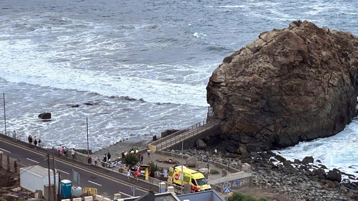 <![CDATA[El mar se cobra cuatro muertes en las costas de Tenerife y A Coruña]]>