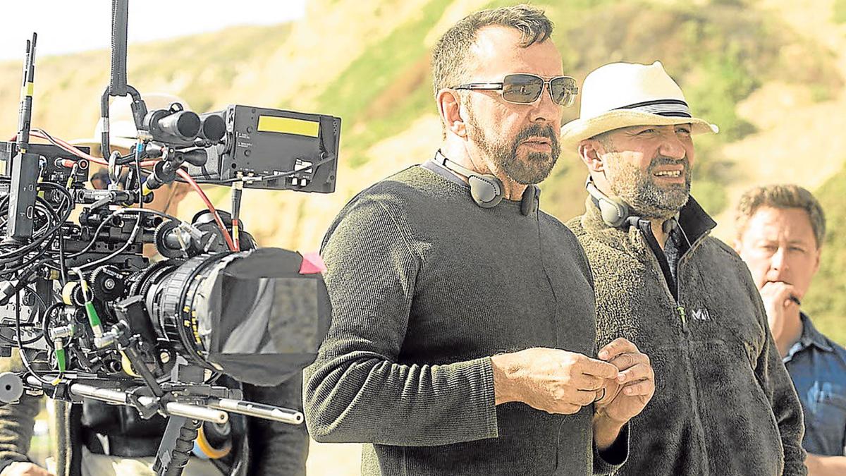 <![CDATA[Alan Ball ('A dos metros bajo tierra'): "Ahora hay cientos de series, pero son ‘remakes’ o se parecen a otras"]]>