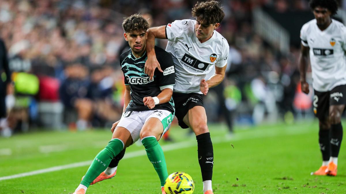 <![CDATA[Insultos racistas a Abde en Mestalla]]>