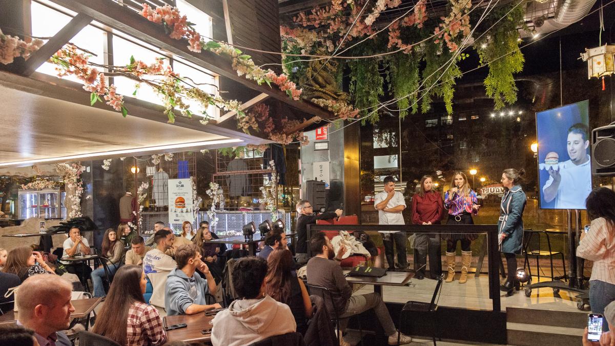 <![CDATA[ReyNA: hamburguesa 100% navarra con sabor a Estrella Michelin]]>