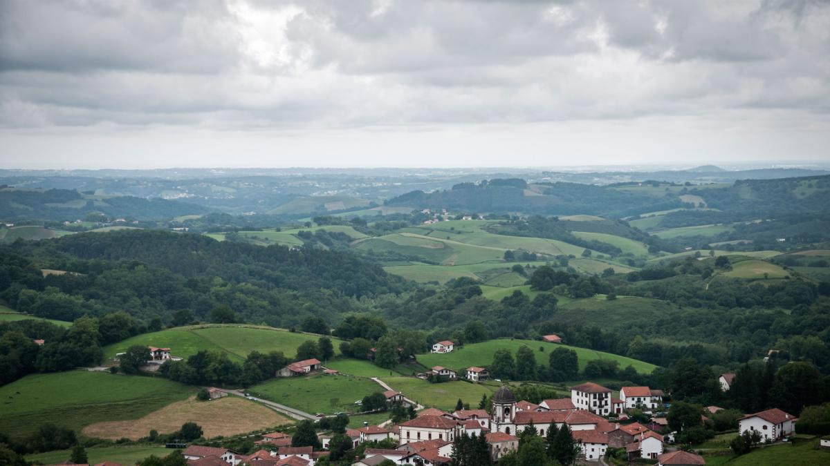 <![CDATA[Controlado un incendio de vegetación en Zugarramurdi]]>