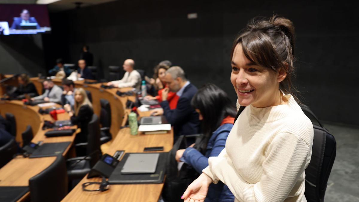 <![CDATA[Begoña Alfaro dice que el Gobierno foral se va a entregar en 