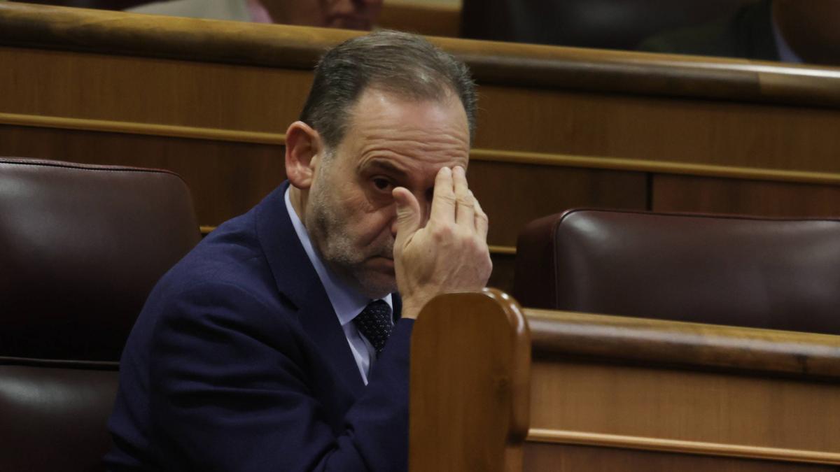 <![CDATA[El CIS ultima su barómetro de abril, realizado con Ábalos, Koldo y la cúpula de Interior con el PP en el banquillo]]>