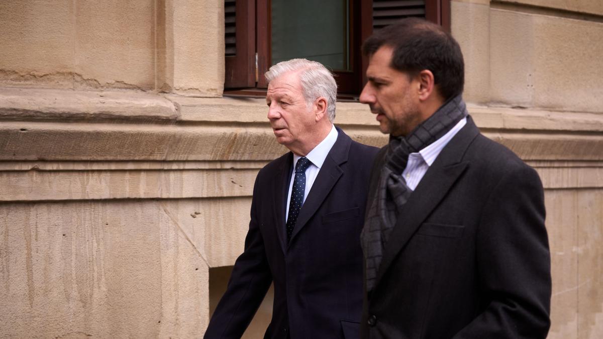 <![CDATA[Segunda incomparecencia de Entrecanales en la comisión de Belate]]>