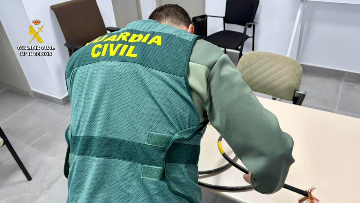 <![CDATA[La Guardia Civil detiene a cuatro personas en Navarra por un supuesto delito de hurto de cable de cobre y aluminio en el norte de Cáceres]]>