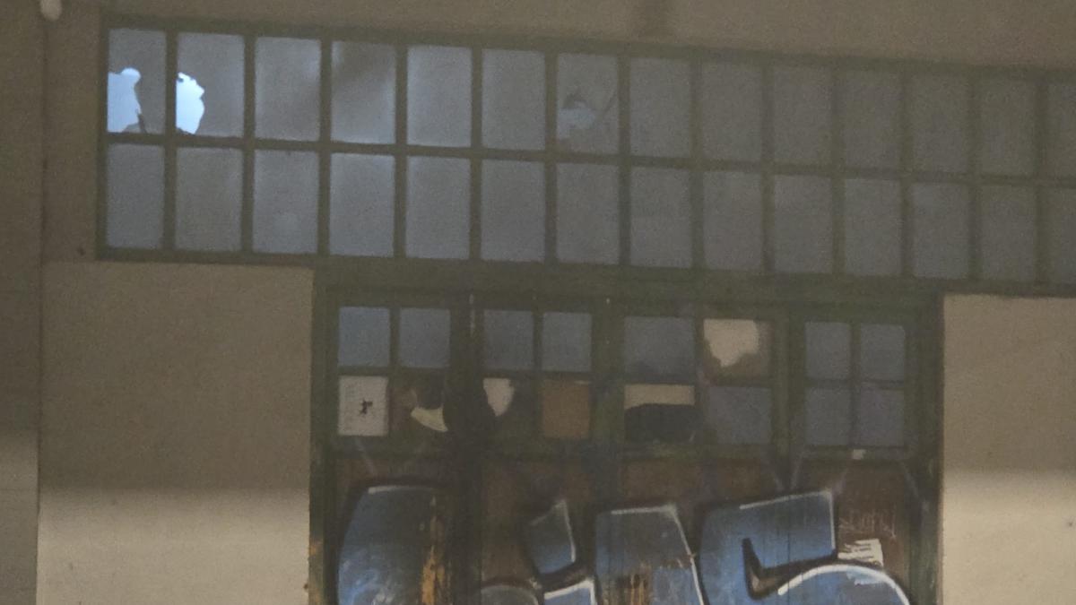 <![CDATA[Los okupas de la bajera de Río Alzania 11 vuelven a enganchar la luz de la comunidad]]>