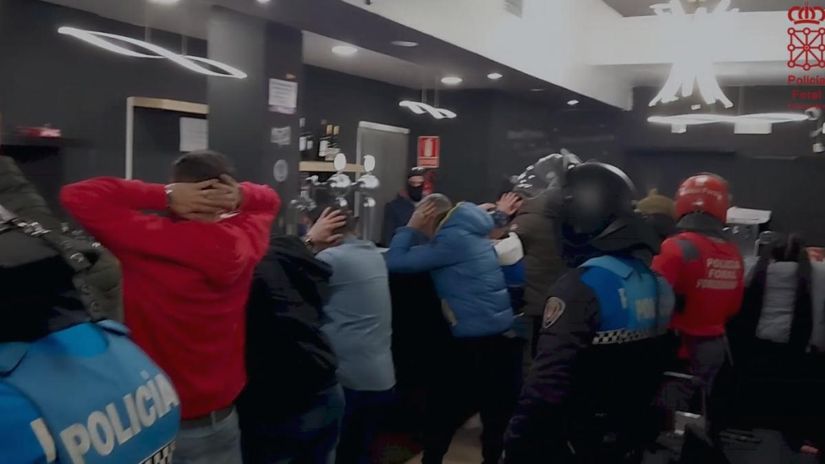 <![CDATA[5 incautaciones y 4 actas por drogas a clientes en la inspección policial en un bar de Tudela]]>