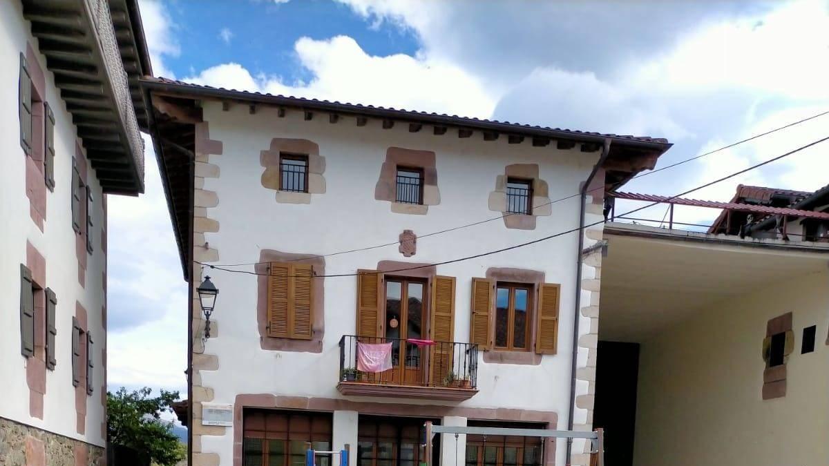 <![CDATA[Educación cerrará la escuela de Ziga si no llegan más alumnos]]>