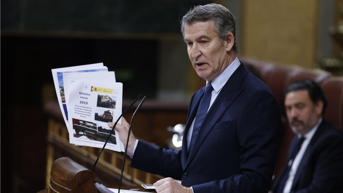 <![CDATA[Feijóo asegura que el accidente de Adamuz "era evitable" y avisa a Sánchez: "Su Gobierno se sentará en el banquillo"]]>